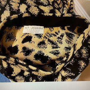 Knit skirt, never worn, in gold and black